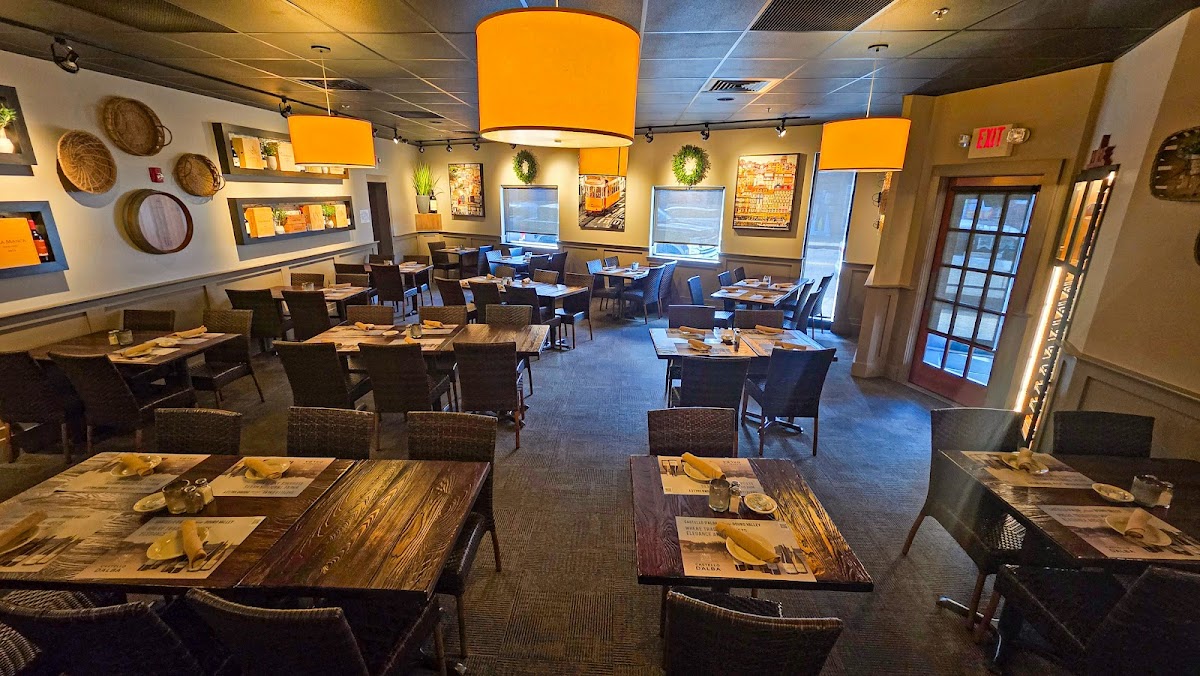 Nuno's Restaurant & Lounge